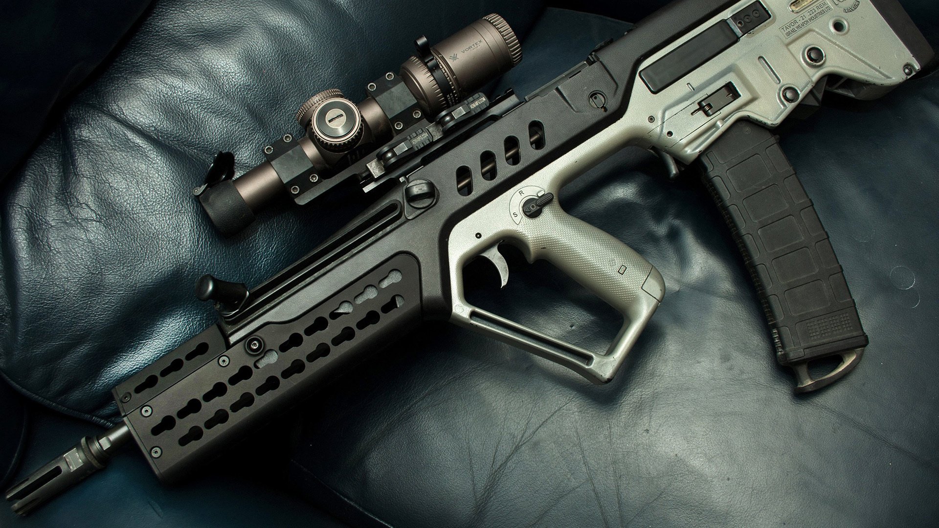 “攻防大战:战略调度成胜负关键,绝境何惧?”,战略攻防游戏